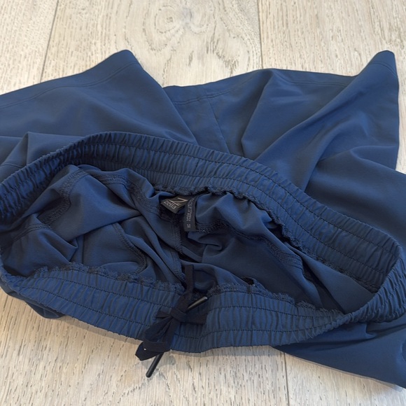 Zella Activewear Drawstring Waist Bermuda Shorts in Size Medium - Picture 8 of 10